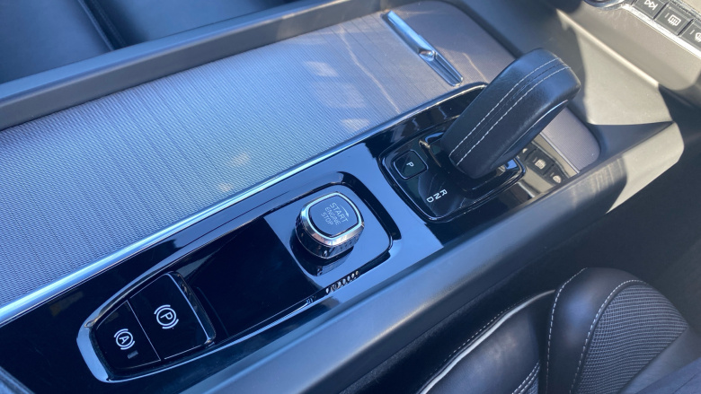 Volvo Xc60 2.0 B4D R DESIGN 5dr AWD Geartronic Diesel Estate